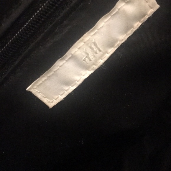 Large H&M Pocket Book - Picture 4 of 16
